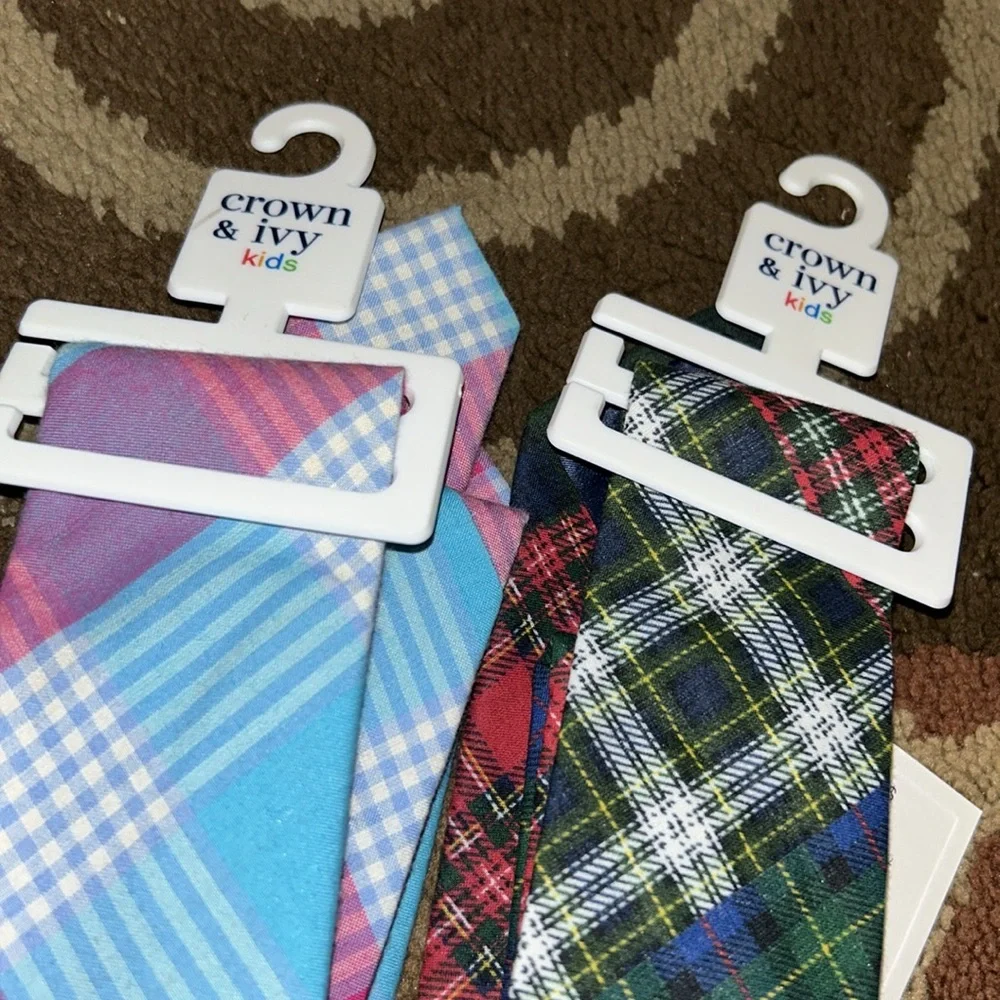 New! Crown & Ivy boys tie set